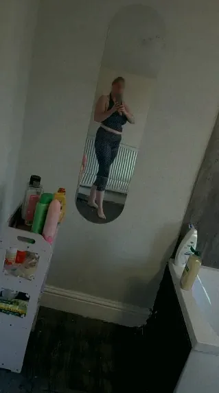 Amara, 40