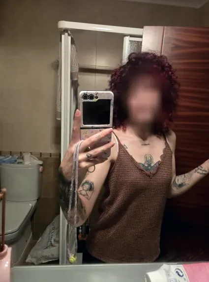 Carys, 36
