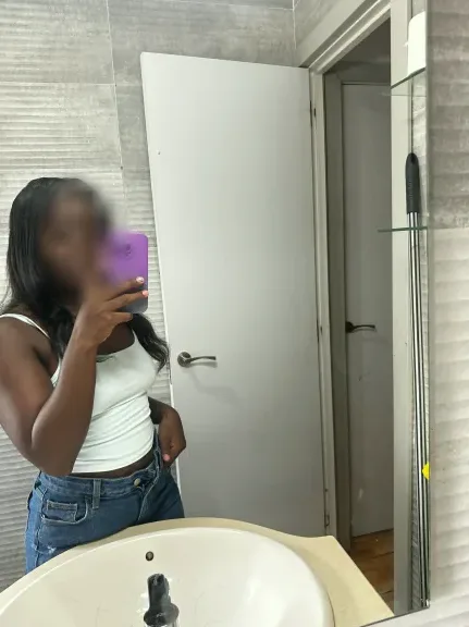Danielle, 29
