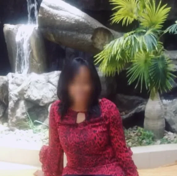 Ella, 30