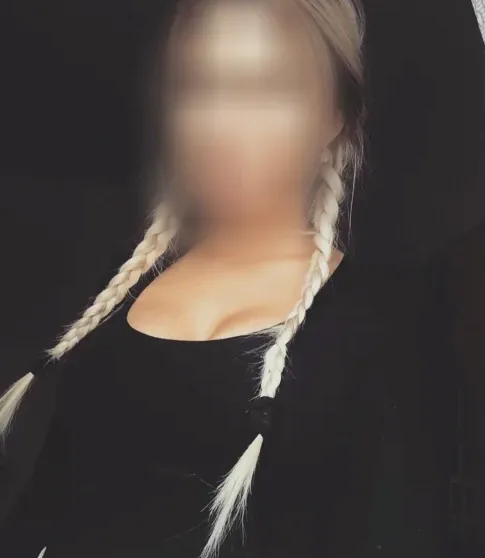 Holly, 26