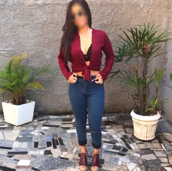 Isabelle, 34