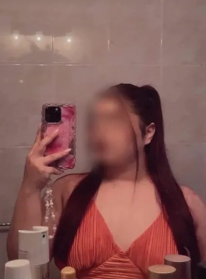 Kelly, 22