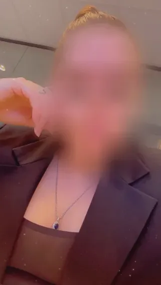 Samantha, 32